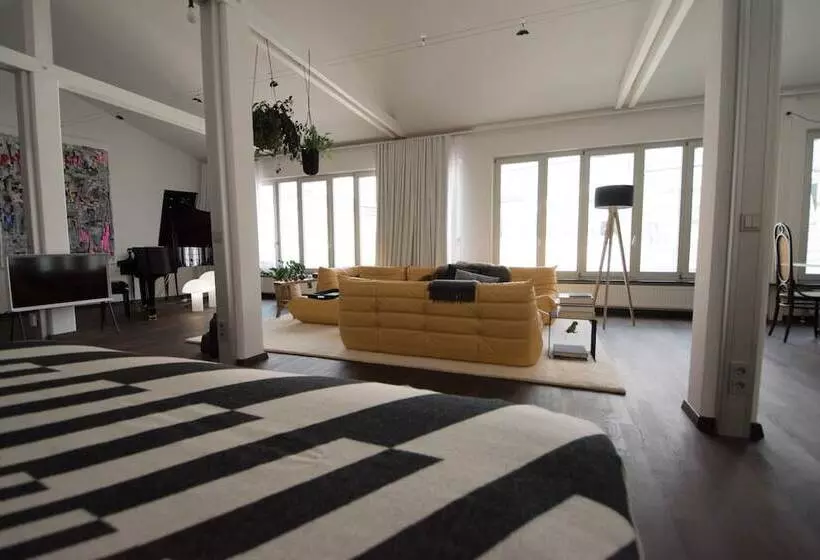 Hotelli Weimar Central Artist Loft