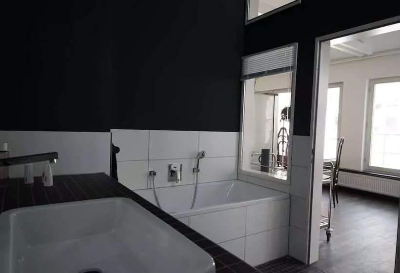 Hotelli Weimar Central Artist Loft