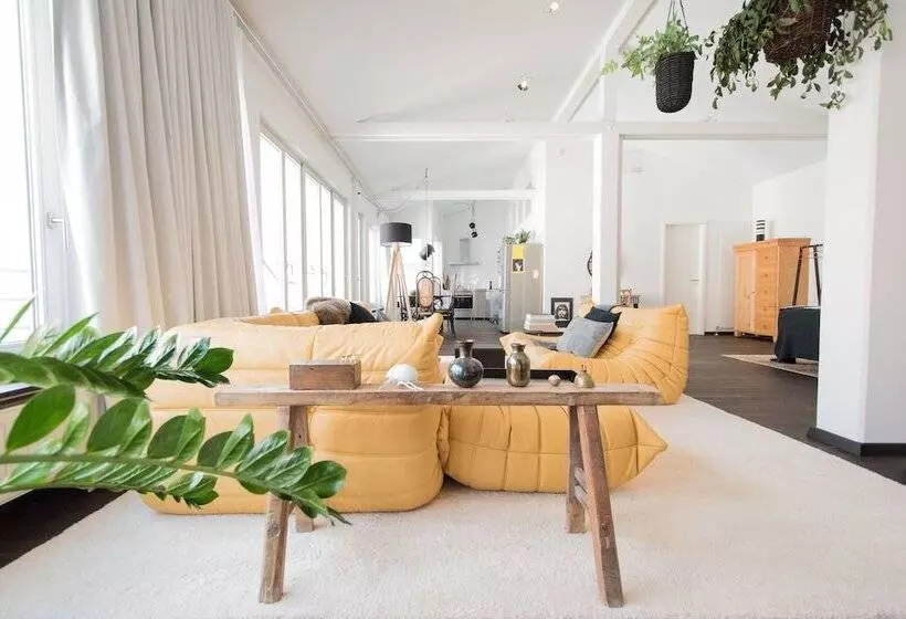 Hotelli Weimar Central Artist Loft