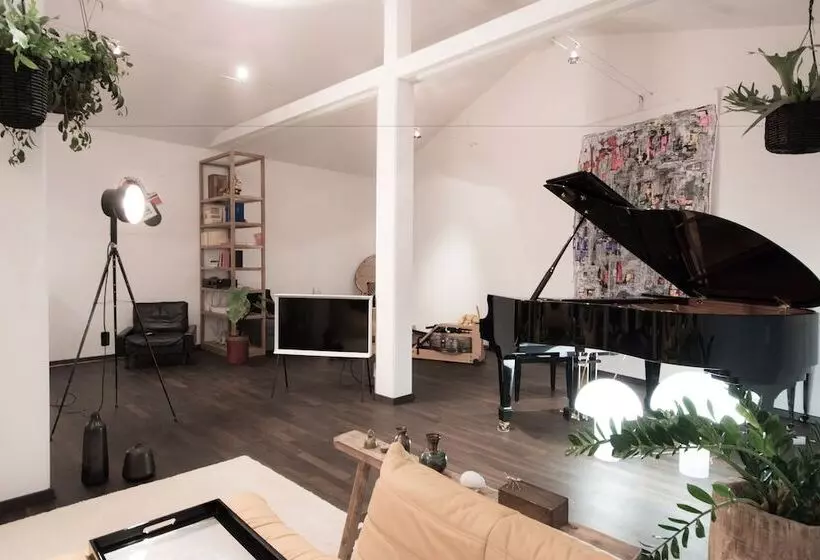 Hotelli Weimar Central Artist Loft