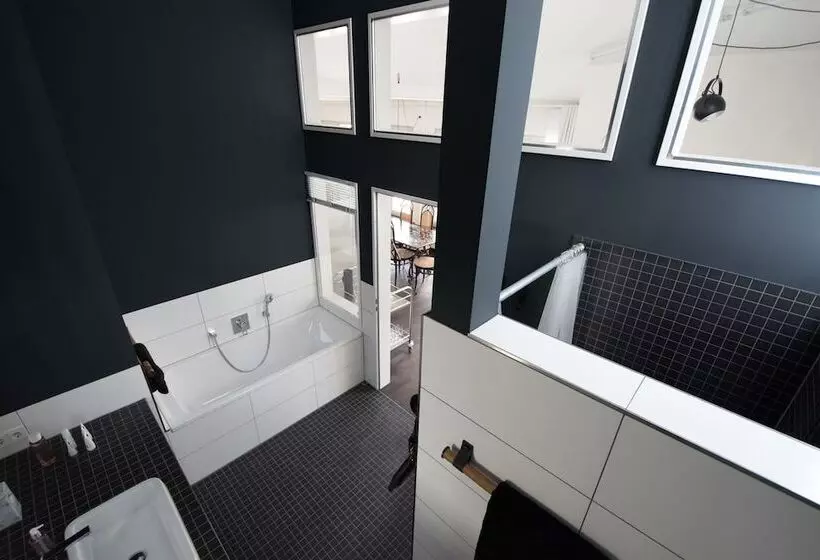 Hotelli Weimar Central Artist Loft