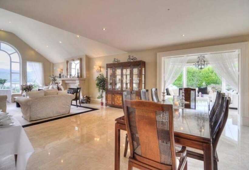 Lakeview Lodge Bed And Breakfast