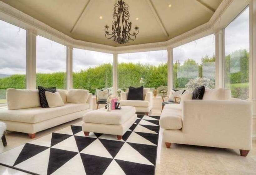 Lakeview Lodge Bed And Breakfast