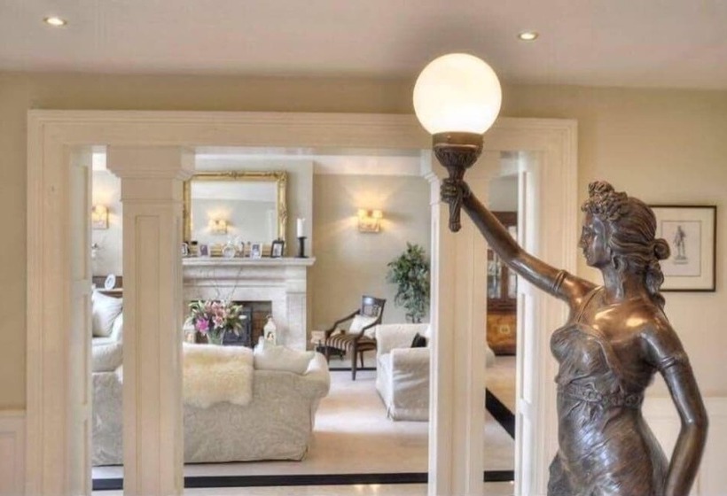 Lakeview Lodge Bed And Breakfast