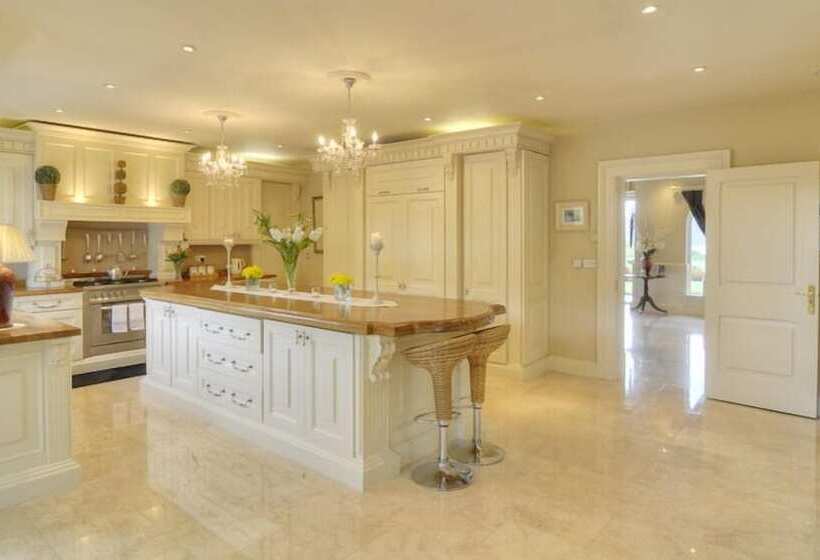 Lakeview Lodge Bed And Breakfast