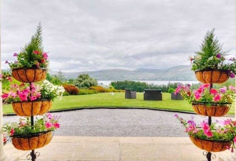 Lakeview Lodge Bed And Breakfast