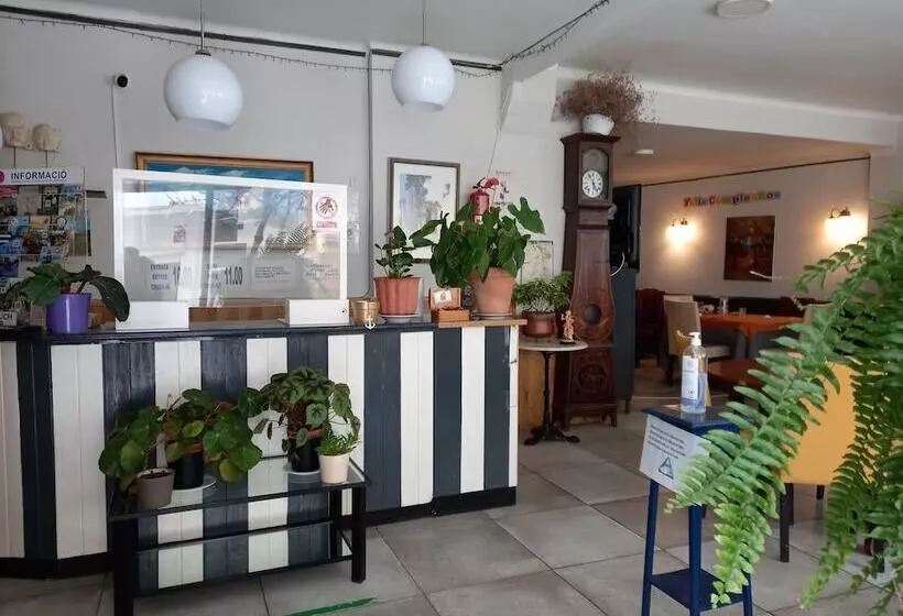 Majatalo Hostal Creus