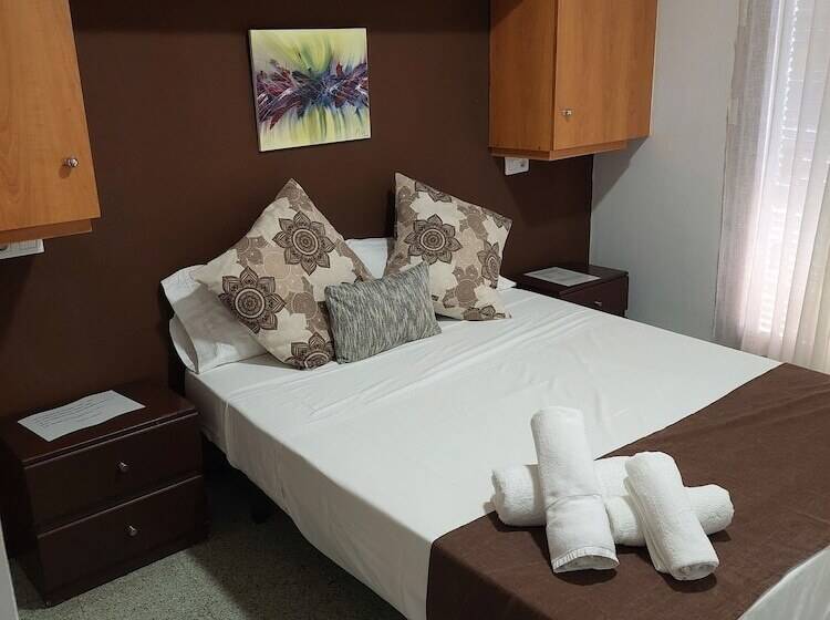 ペンション Hostal Creus