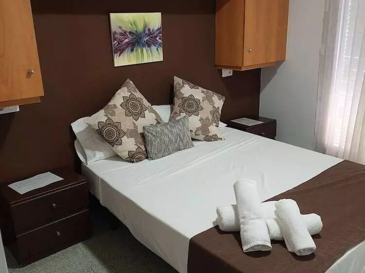 Majatalo Hostal Creus