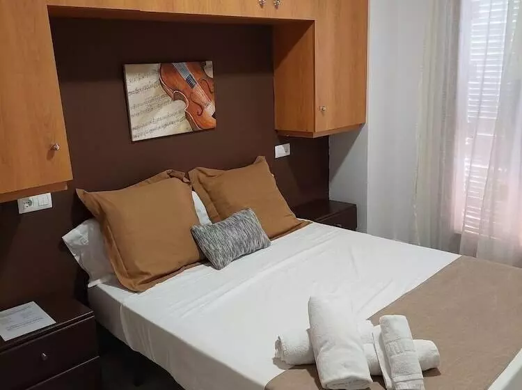 Majatalo Hostal Creus