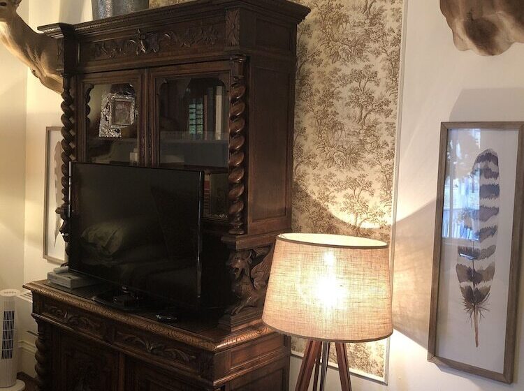 پانسیون John Thomas Bed And Bath