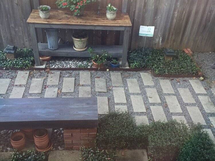 پانسیون John Thomas Bed And Bath