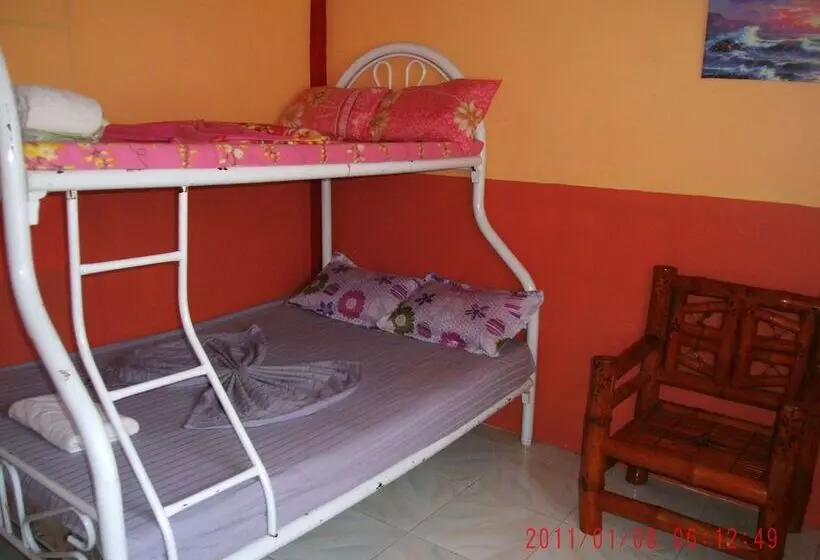 Treasure Isle Guesthouse   Hostel