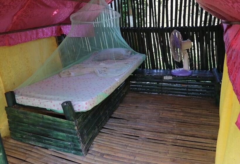 Treasure Isle Guesthouse   Hostel