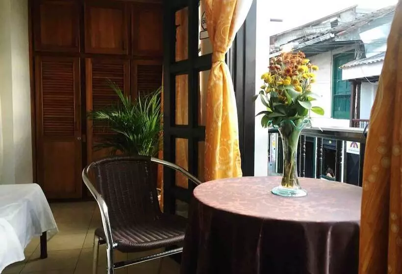 Bananas Hostel
