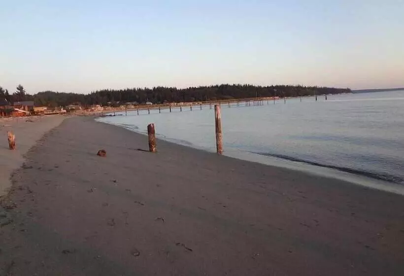 Beachfront Mutiny Bay Cabin