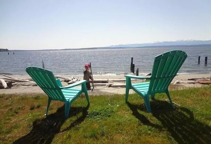 Beachfront Mutiny Bay Cabin
