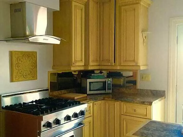 Cayuga lake inn Ithaca Hotel alt 