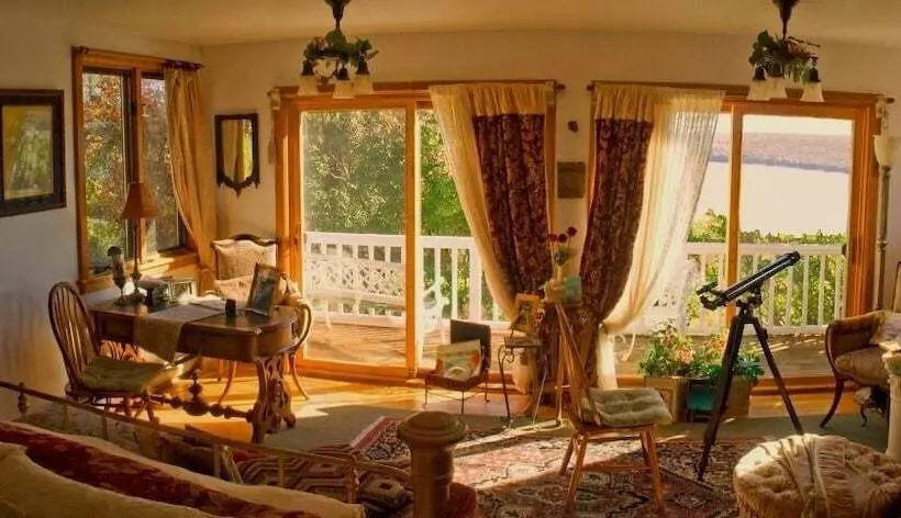 Cayuga lake inn Ithaca Hotel alt 