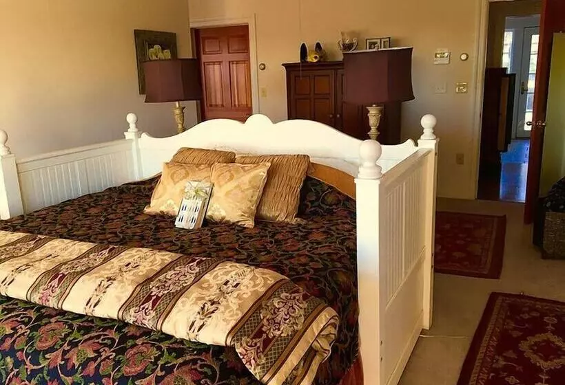 Cayuga lake inn Ithaca Hotel alt 