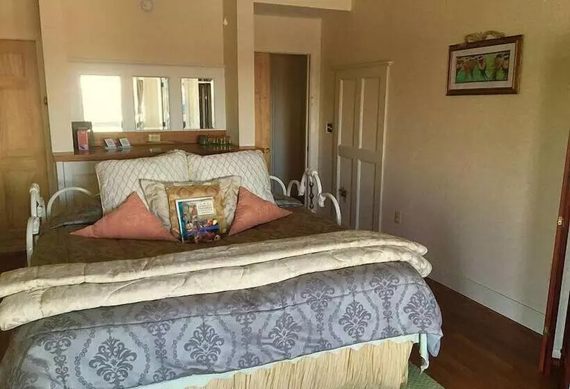 Cayuga lake inn Ithaca Hotel alt 