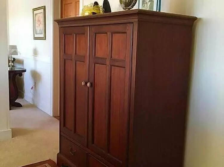 Cayuga lake inn Ithaca Hotel alt 