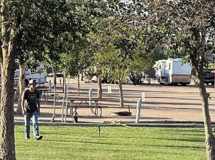 Dukes Slickrock Campground & Rv Park