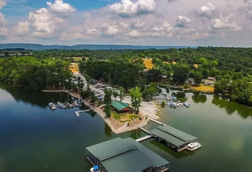 Hotelli Blue Water Resort