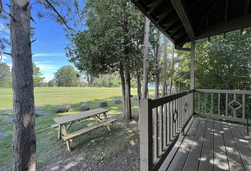 Otel Bluff Point Golf Resort