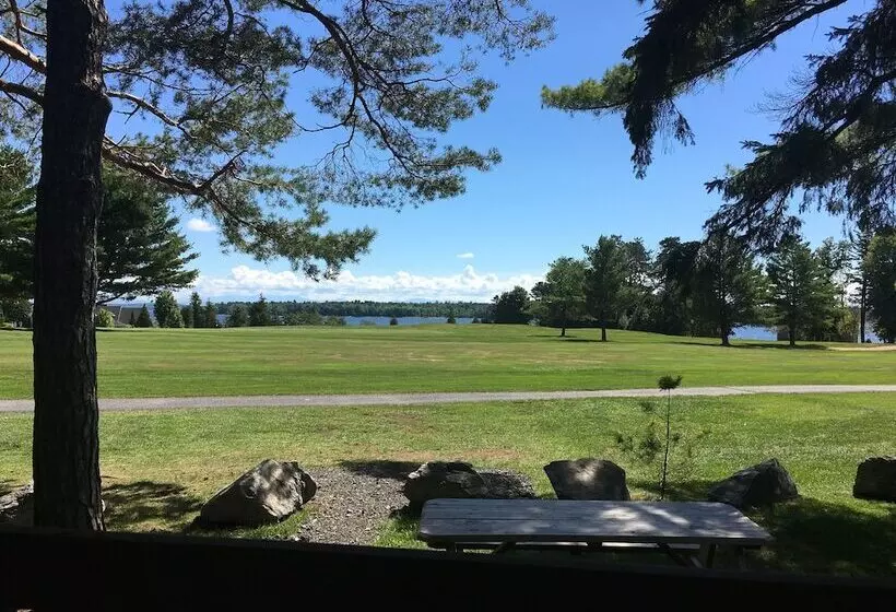 Hotelli Bluff Point Golf Resort