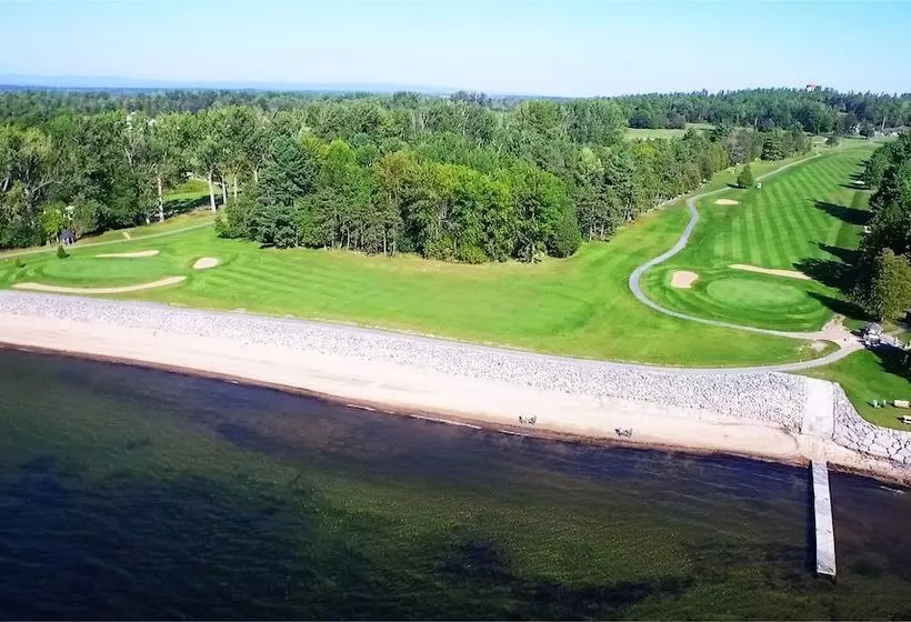 Hotelli Bluff Point Golf Resort