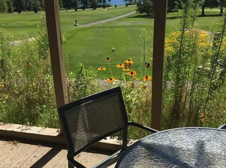 Hotelli Bluff Point Golf Resort