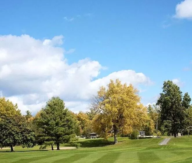 Hotelli Bluff Point Golf Resort