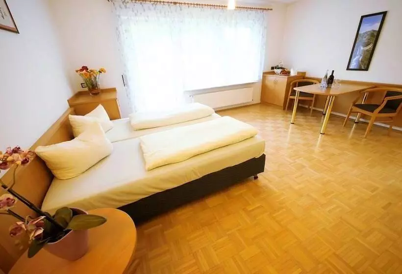 Hotelli Boardinghouse Hähn