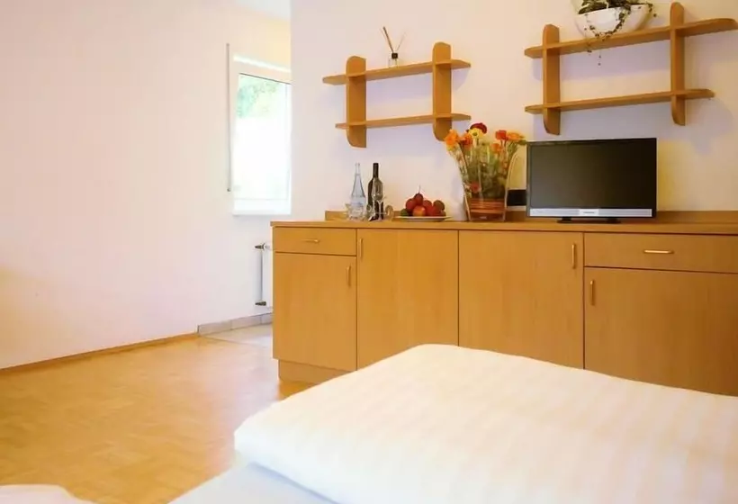 Hotelli Boardinghouse Hähn