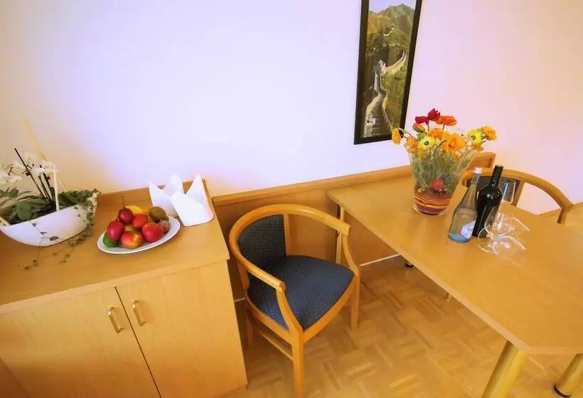 Hotelli Boardinghouse Hähn