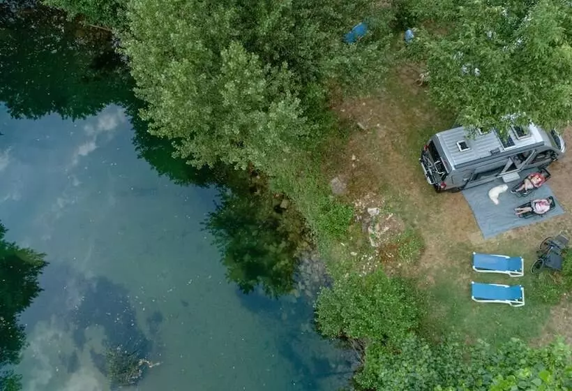 Hotelli Camping Parc Des Monges