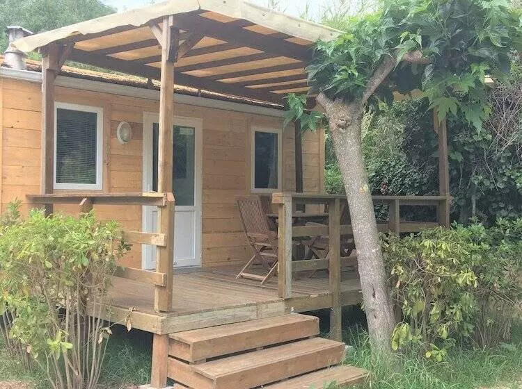 Hotelli Camping Parc Des Monges