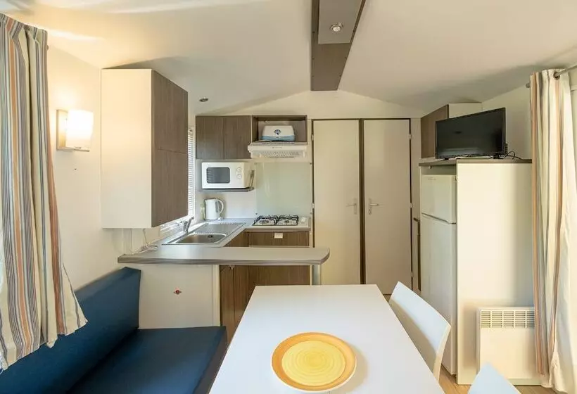 Hotelli Camping Parc Des Monges