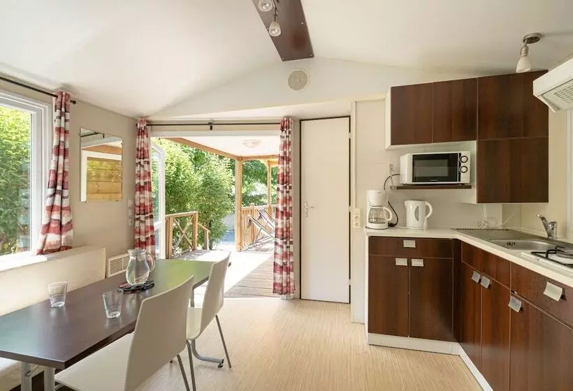 Hotelli Camping Parc Des Monges