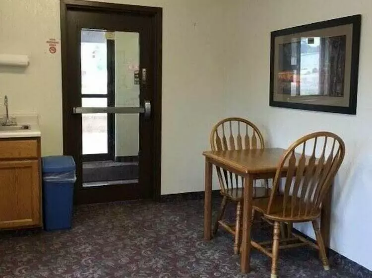 Hotelli Clarion Hometown Inn