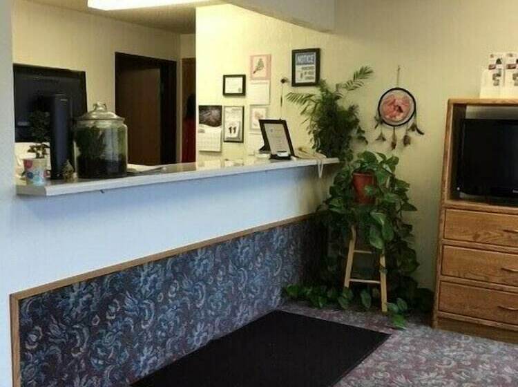 Hotel Clarion Hometown Inn