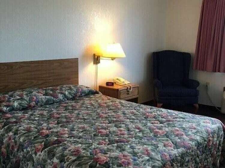 Hotel Clarion Hometown Inn