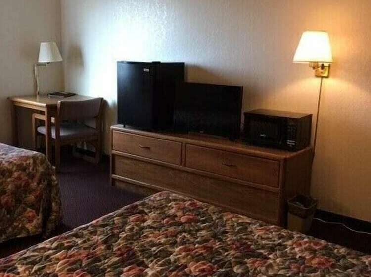 Hotel Clarion Hometown Inn