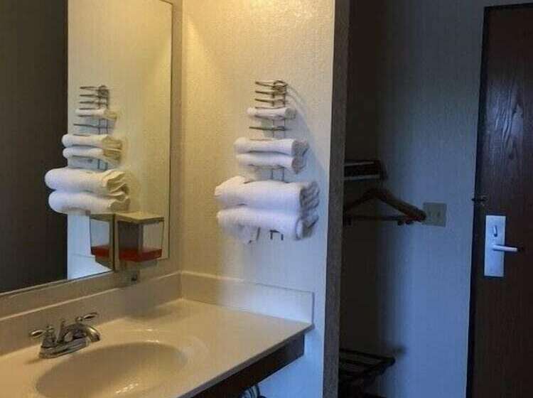 Hotel Clarion Hometown Inn