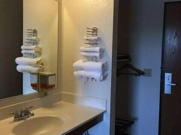 Hotelli Clarion Hometown Inn