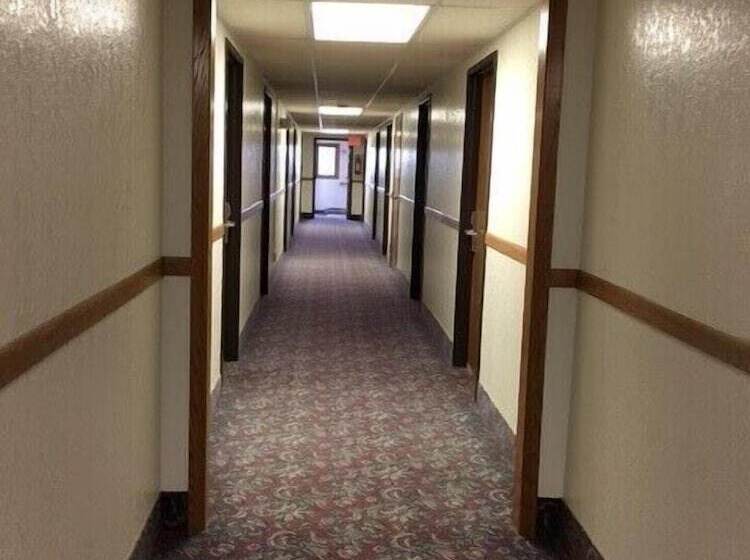 Hotel Clarion Hometown Inn