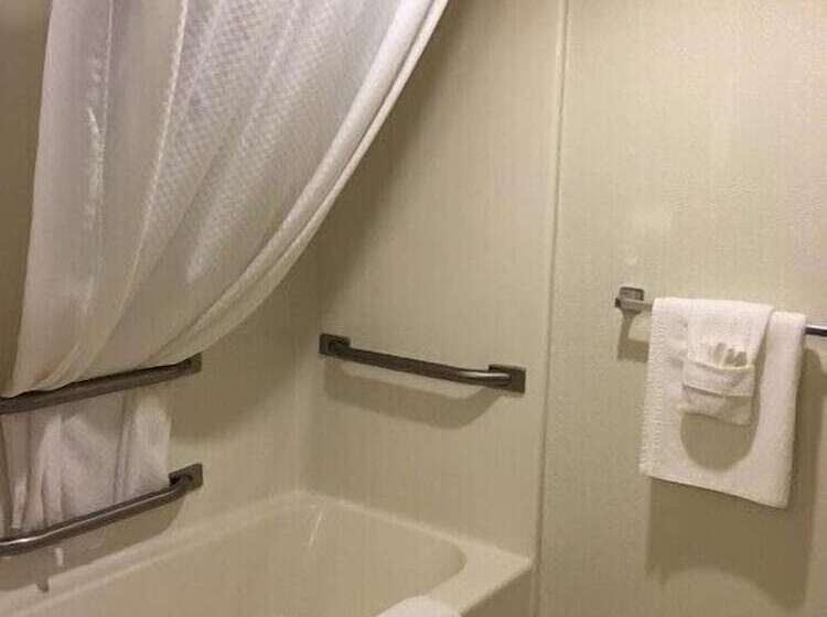 Hotel Clarion Hometown Inn