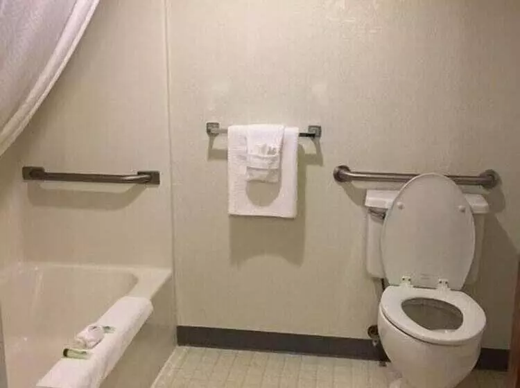 Hotelli Clarion Hometown Inn