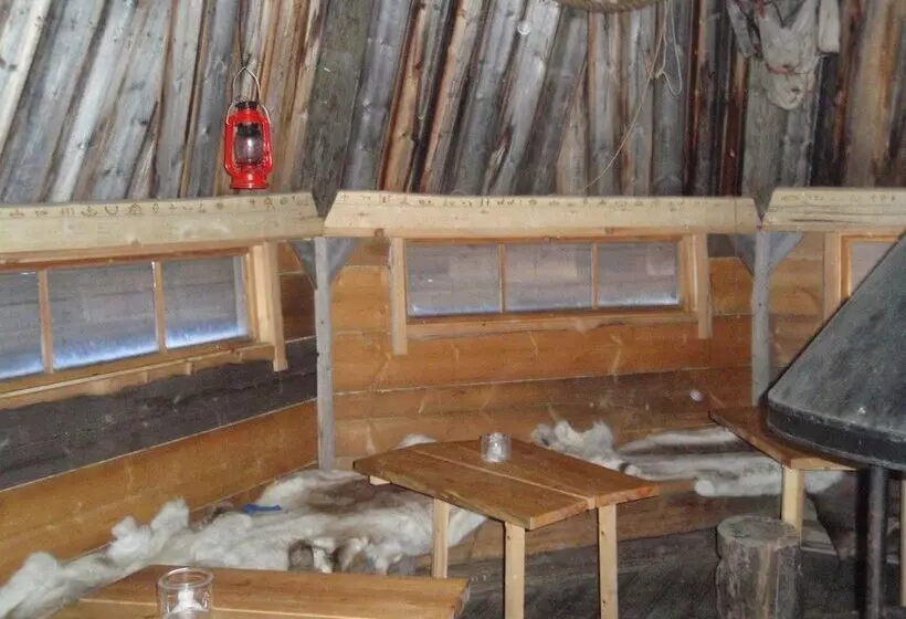 Hotelli Holiday Village Kuukiuru